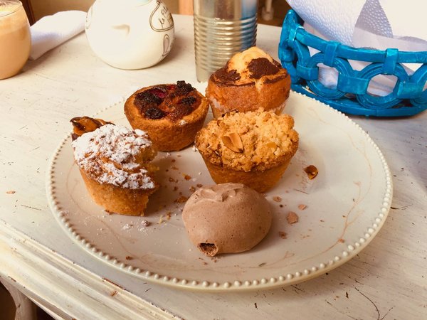 Can You Bake a Gourmet Coffee Cake with a Cinnamon Streusel Topping?